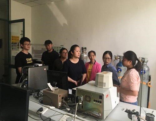 火炬石墨烯新材料公共服务平台前往华侨大学交流学习